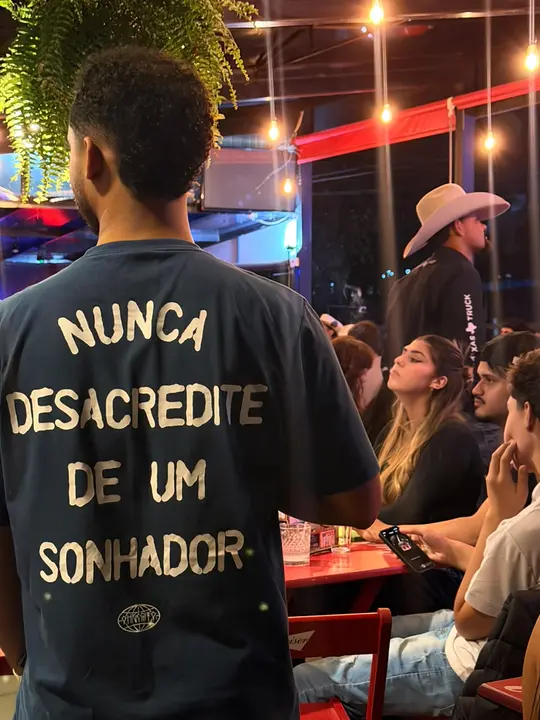 Clientes curtindo a noite no Josepio Lounge Bar
