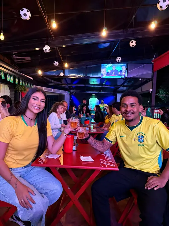 Clientes curtindo a noite no Josepio Lounge Bar