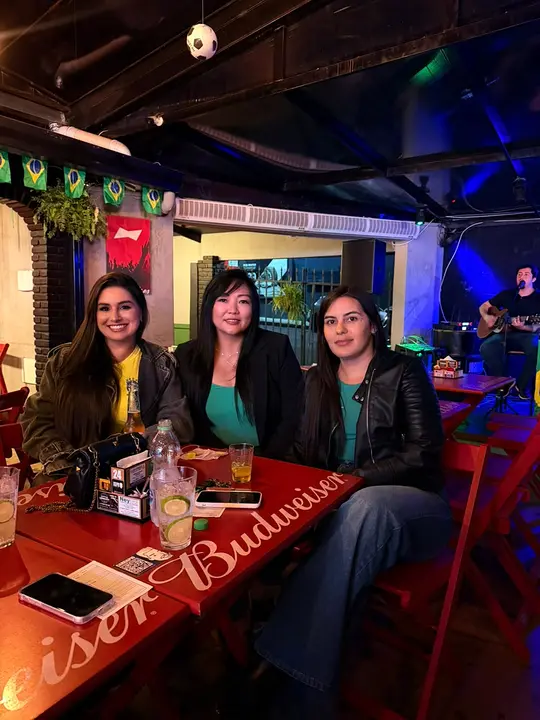 Clientes curtindo a noite no Josepio Lounge Bar