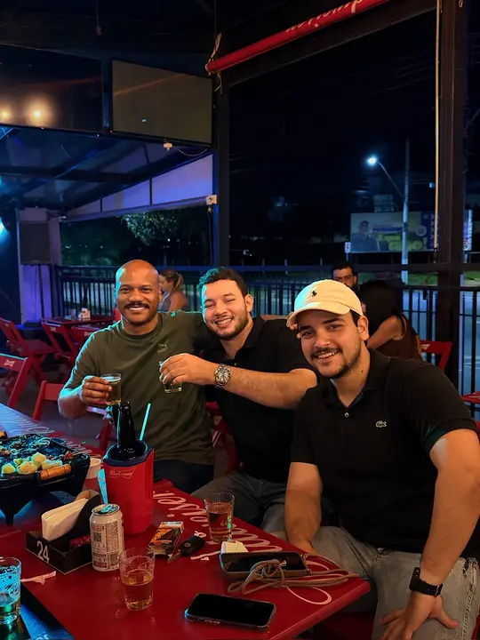 Clientes curtindo a noite no Josepio Lounge Bar