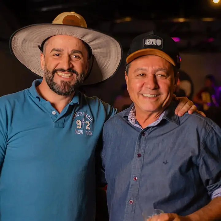 Clientes curtindo a noite no Josepio Lounge Bar